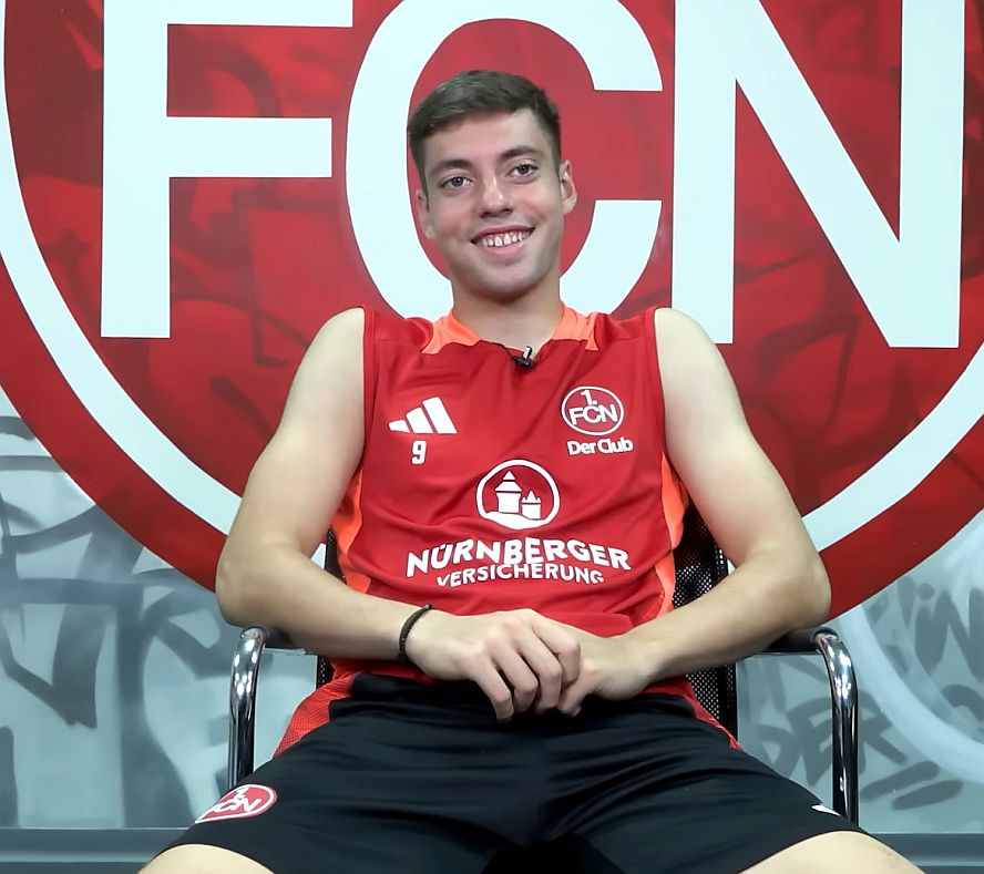 Stefanos Tzimas at a pro level:

☑️437 minutes &amp; 7 goals for PAOK B

☑️518 minutes &amp; 5 goals for PAOK

☑️344 minutes &amp; 5 goals for Nürnberg

18 years of age. Natural born killer. A true monster in the making. 🔴🇬🇷
