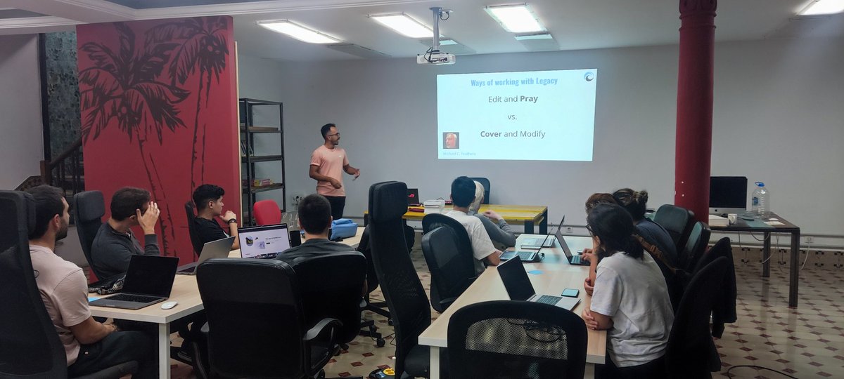 miguel_isCoding's tweet image. Estamos hoy en #GofiGeeks con un taller de la mano de @11joselu y @codiumteam 🫶

&quot;Legacy projects: delivery with testing&quot; 👀