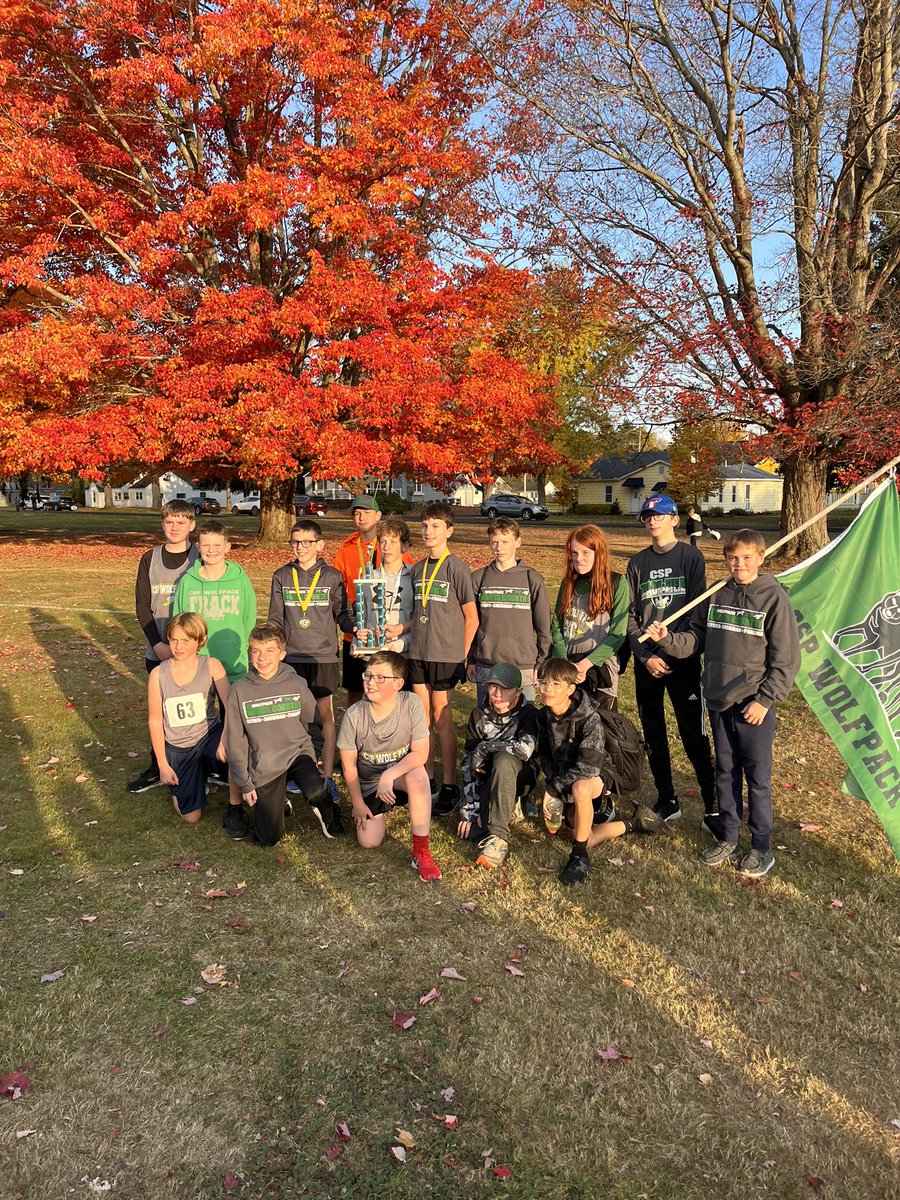 CSPrunners's tweet image. Varsity girls are County Meet Champs for the first time in program history! The win also helped them clinch their 3rd straight league title! 🏆. The modified boys also had a fantastic day putting their first four runners in the top ten to secure the team victory!