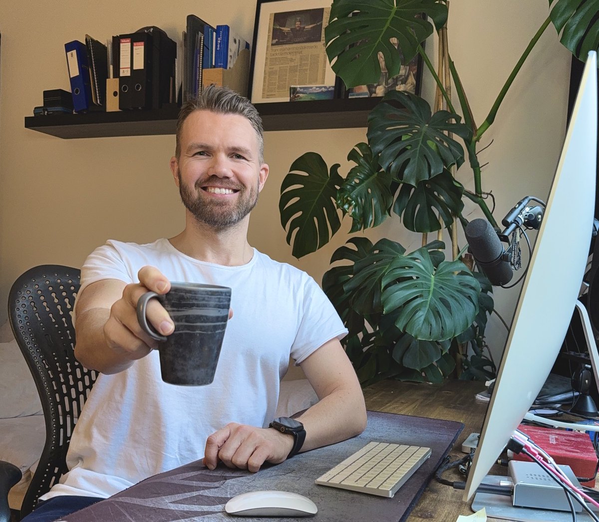 Using the force of a cup of coffee and mixing episode 200 of Global Sound Drift, over 5 hours of history heading your way next month! 😎 It has been a journey, that’s for sure.