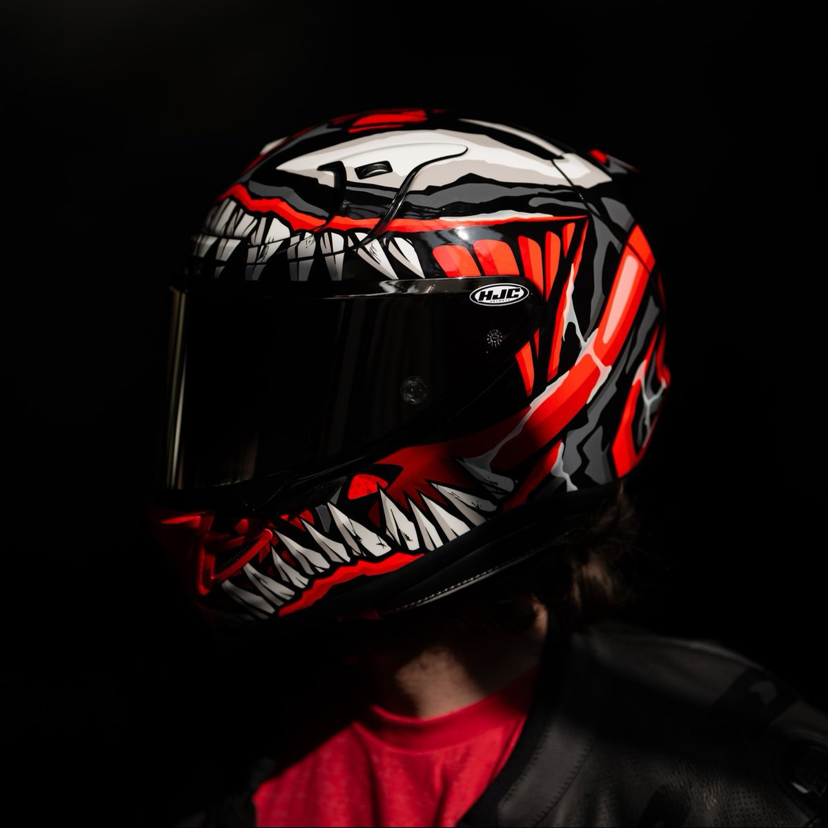 🎃 HALLOWEEN EN APPROCHE 🎃

Découvrez le casque <a href="/hjcahelmets/">HJC Helmets</a>  RPHA 12 Maximized Venom Marvel, conçu en Premium Integrated Matrix / P.I.M. EVO 🔥

Retrouvez-le en magasin ou sur notre site internet : pulse.ly/2bbrjctuwj ✌️

#OnTheRoadAgain #Moto #Bikelife #Motorcycle #HJC