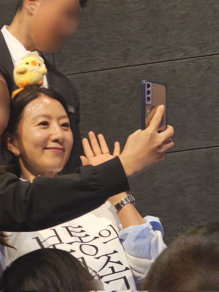241026 보통의 가족 무대인사 #김희애

오늘 정말정말 귀여웠어요 .. 🐣