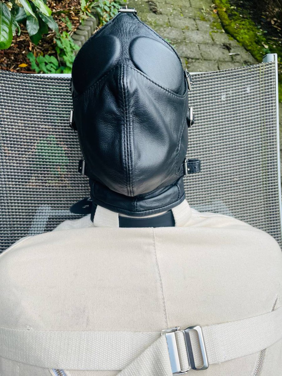 The other day <a href="/Biker2Bbound/">Biker2Bbound</a> had the best idea to make good use of the unexpected warm, sunny days this Fall. So he took me to his nice back garden and kept me there for a long, amazing afternoon... It was so comfy and horny. Such a pleasant day with such a nice man! 😎🥰👌