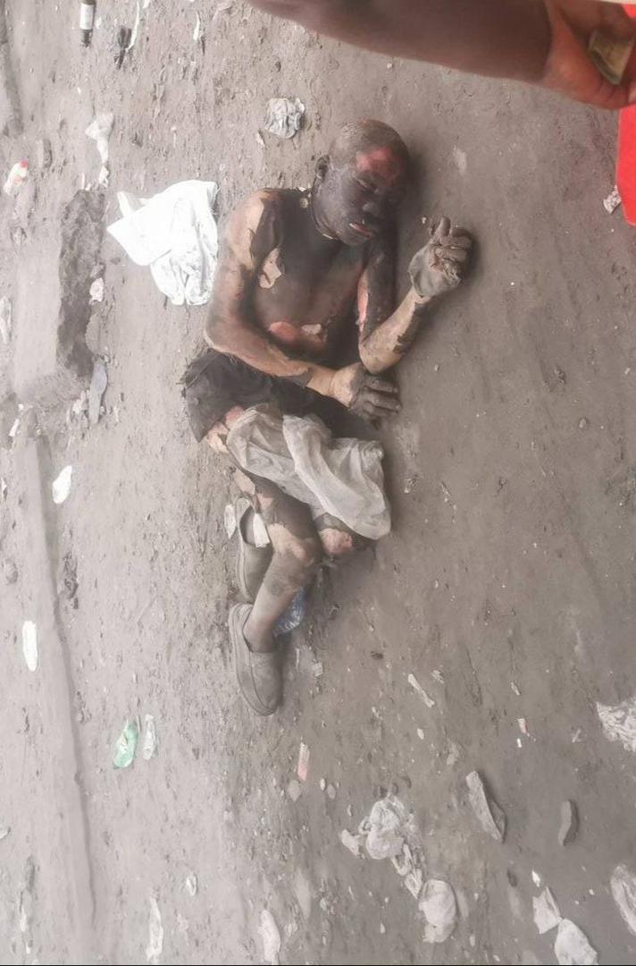 😭Mon oncle a été brûlé vif avec de l’essence à Selembao/Kinshasa alors qu’il a été confondu à un « sorcier » par les habitants du coin. 
Il avait 84 ans et souffrait d’alzheimer. 
Est-ce que vous pouvez m’aider à partager au maximum pour que la justice fasse quelque chose svp ?