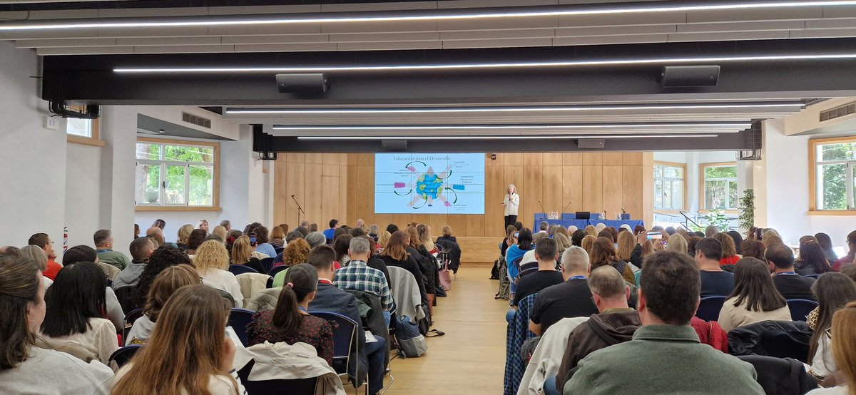 "Los niños no son el futuro, son el presente... son capaces de participar YA" Arancha #profedereli en #CEIPMelquiadesHidalgo <a href="/CeipMelquiades/">CEIPMelquiadesHidalg</a>  trabaja con el arte para promover el conocimiento de los derechos humanos y transformar la sociedad. #Clasedereli #ReliEsMas #innovareli24