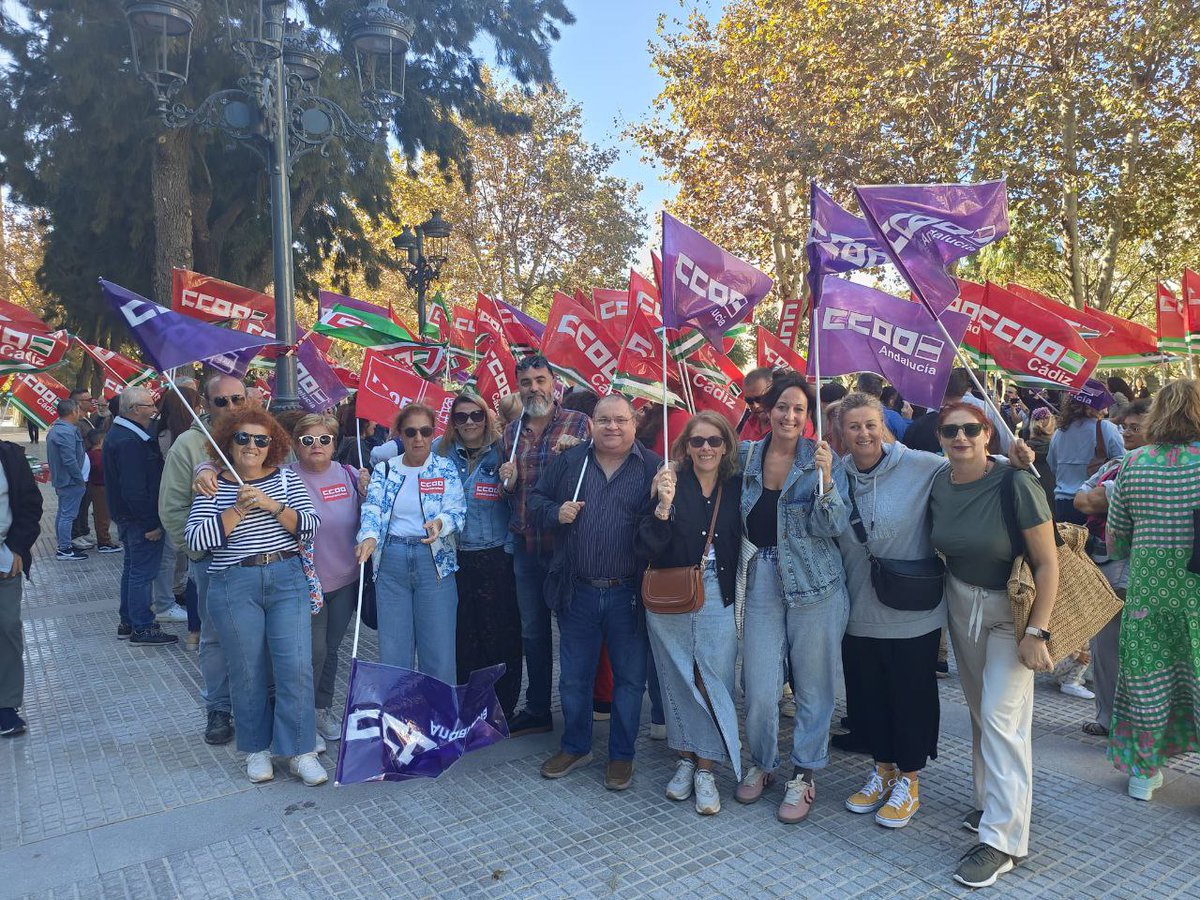 🧓DEPENDENCIA | ‼️ La dependencia no espera

📢 Hoy nos movilizamos
🗓️606 días de media de espera 
🤬Condiciones de trabajo precarias para las trabajadoras
🗒️ 60.000 personas en listas de espera
🏥Faltan 8.700 plazas en residencias y centros de día

#PonemosCaraALaDependencia