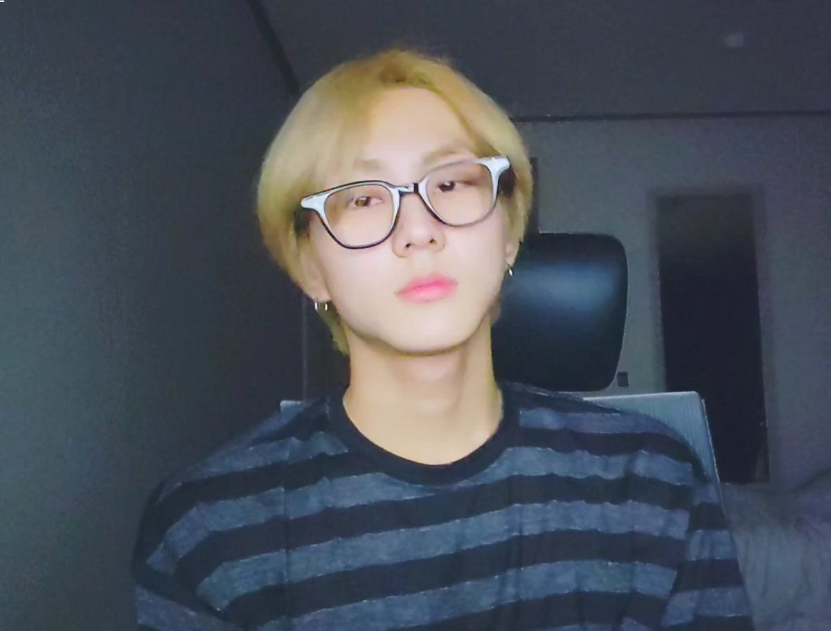 yjumpaul's tweet photo. ang pogi tangina https://t.co/8iztDtpBaF