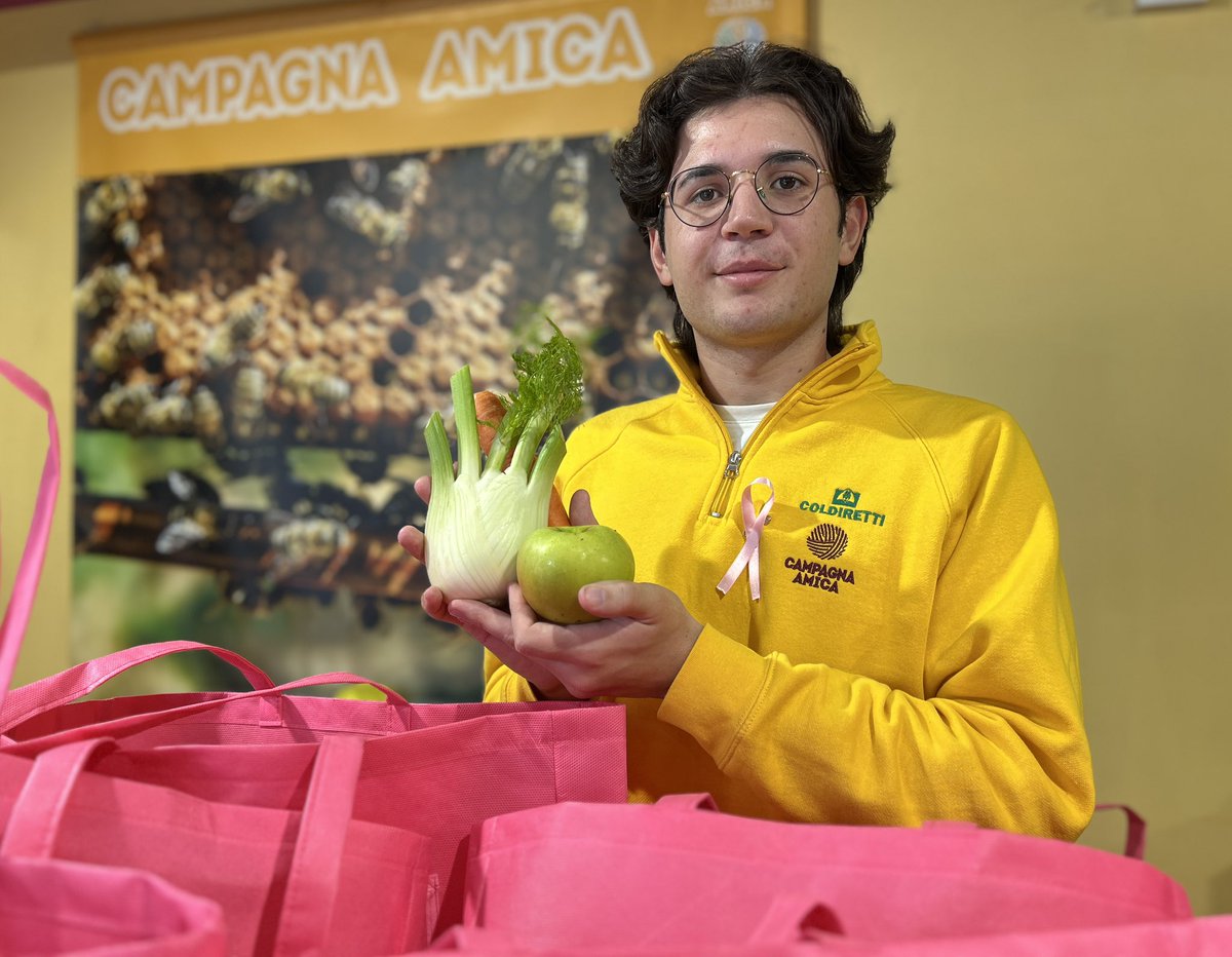 🥗 Questa mattina al Mercato di <a href="/CampagnaAmicaVE/">Campagna Amica VE</a>, a #Mestre, in omaggio a tutte le donne “Un chilo di salute”!

🎀 Anche la <a href="/coldiretti/">Coldiretti</a> Venezia aderisce all’#OttobreRosa, regalando oggi alle donne che si recheranno al mercato coperto 1 kg di frutta e verdura in una borsetta rosa,