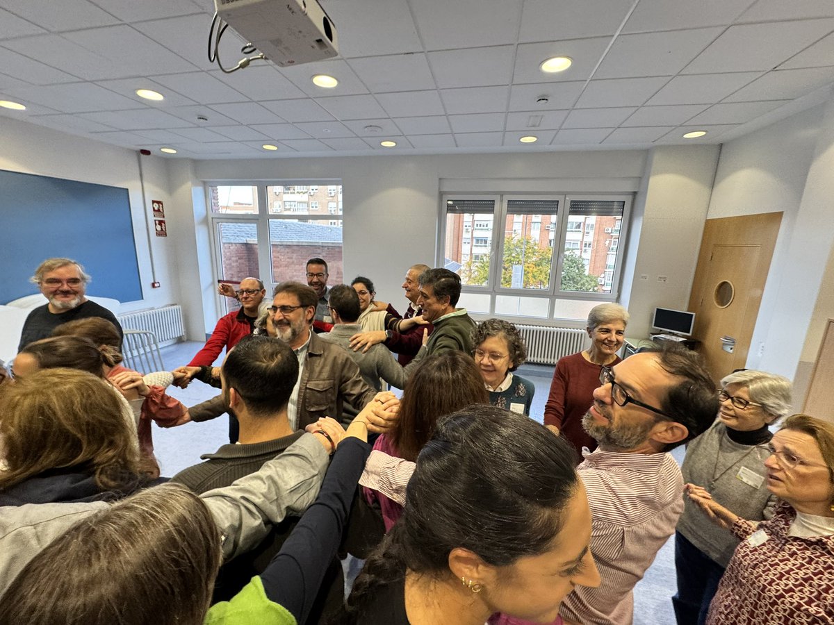 REDES_ONGD's tweet image. 📅 En este #SábadoDeRedes, recordamos la importancia de #TrabajarEnRed para multiplicar el impacto de nuestros esfuerzos. La #Sinodalidad es nuestro camino, una forma de caminar juntas, escuchando y compartiendo visiones para construir un mundo más justo. 🌍🤝  #TiempodeREDES