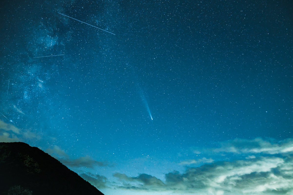 彗星を見上げた夜をずっと忘れない。