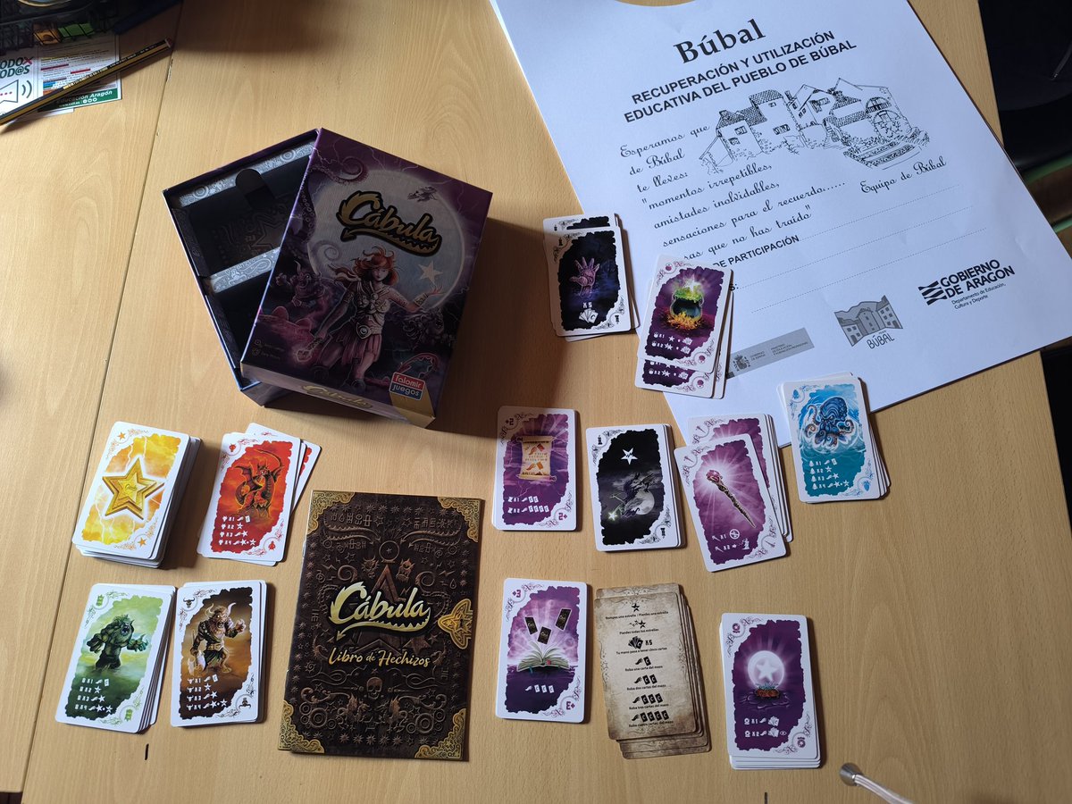 PRUEPA Búbal (@bubalpruepa) on Twitter photo 🎃🎃“HAPPY HALLOWEEN”🎃 y ⭐🌠 “CÁBULA” 🐲🐉🕯️🔮📜🪄🧌☠️🧙🏻♀️
Dos juegos de cartas estratégicos para pasarlo “de miedo” en estos días que se aproximan. Perfectos para reunirte con tus amigos o familiares.
Su autor es el famoso ilusionista <a href="/jorgeluengo/">Mago Jorge Luengo</a>, antiguo alumno de Búbal. 🎃🎃“HAPPY HALLOWEEN”🎃 y ⭐🌠 “CÁBULA” 🐲🐉🕯️🔮📜🪄🧌☠️🧙🏻♀️
Dos juegos de cartas estratégicos para pasarlo “de miedo” en estos días que se aproximan. Perfectos para reunirte con tus amigos o familiares.
Su autor es el famoso ilusionista <a href="/jorgeluengo/">Mago Jorge Luengo</a>, antiguo alumno de Búbal.