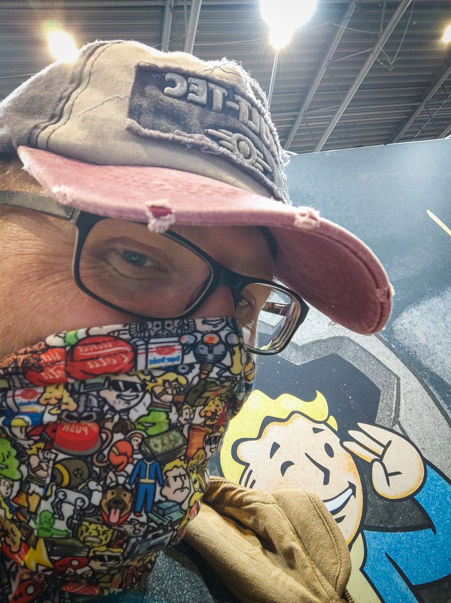 fotomini_com_pl's tweet photo. W oczekiwaniu na wejście do krypty #FalloutPGA @Fallout @bethesda_pl https://t.co/yYUajYk4cr