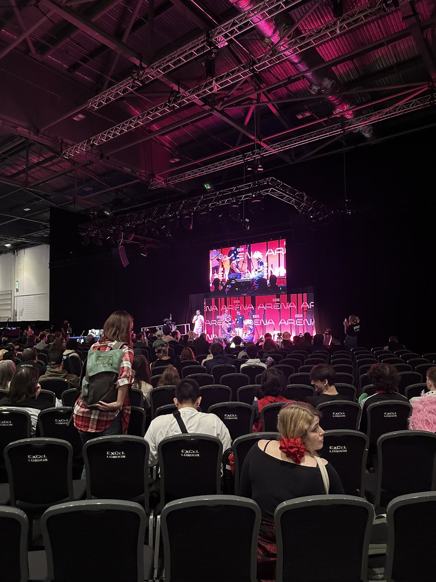 Mr Rose 👓💾 tweet media