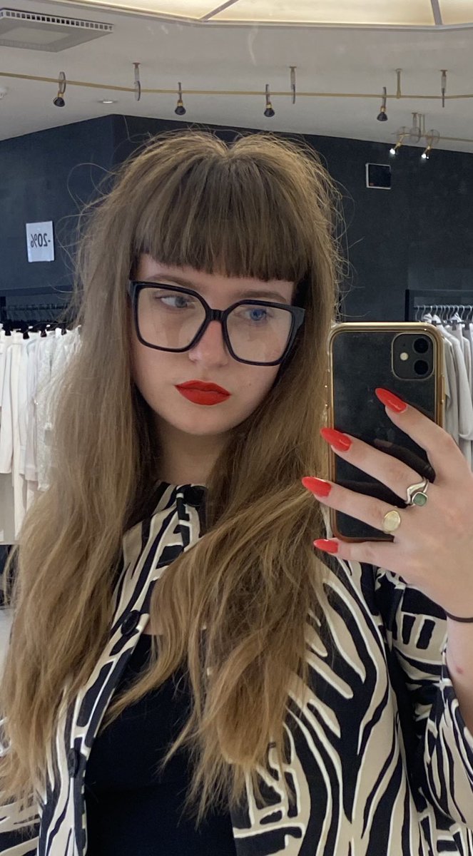 Guys ik heb een nieuwe bril en iedereen geeft mij complimenten (ook random mensen die mij nooit zonder hebben gekend) 😩