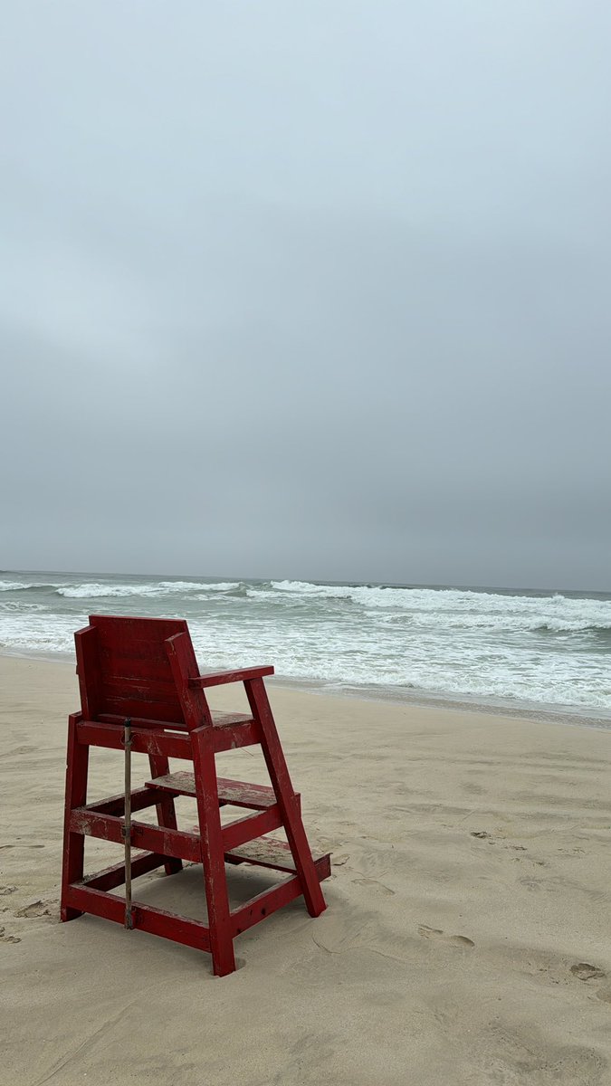 أكثر ما يوجع القلب 
 أن تكون حكيماً للآخرين تائهاً عن نفسك
 ترتب لهم الطريق تهب لهم الأمل

-  وأنت تهيم منكباً على قلبك تبحث عن لافتةٍ  تخبرك .❕
" أين أنت الآن.