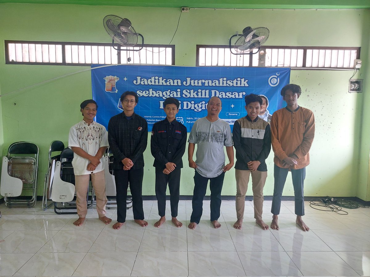 RanoeMoeda's tweet photo. Bisa menulis dengan benar, maksud dan informasinya dapat tersampaikan membutuhkan sebuah ketrampilan tersendiri, jika dibiasakan berlatih maka bukan sesuatu yang sulit.

Memotivasi mahasiswa IDDC @ddiijateng untuk aktif menulis dan membuat koten yang positif dan insiratif. https://t.co/RCadCPWuEi