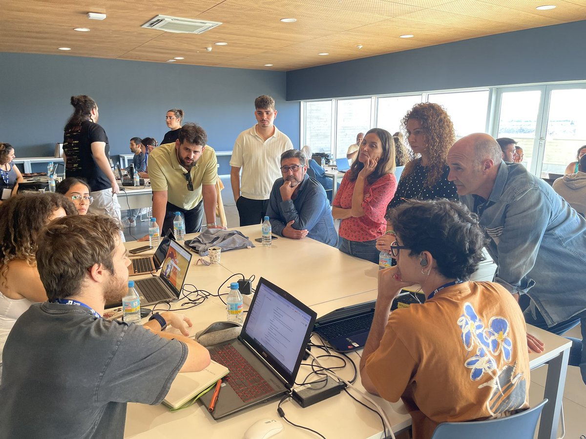 PCientificoAlic's tweet photo. 👉🏼 Hoy hemos realizado la primera ventana de mentorización con las empresas @LynxView_es, @LABAQUA, #Aquatec, @inferia_io, #ABD, #Quimsil y #SolarEarth que están orientando a los participantes en sus proyectos sobre gestión del agua para resolver el reto de @AMAEM_Oficial💧🙌🏼 https://t.co/0lKoOXKsq2