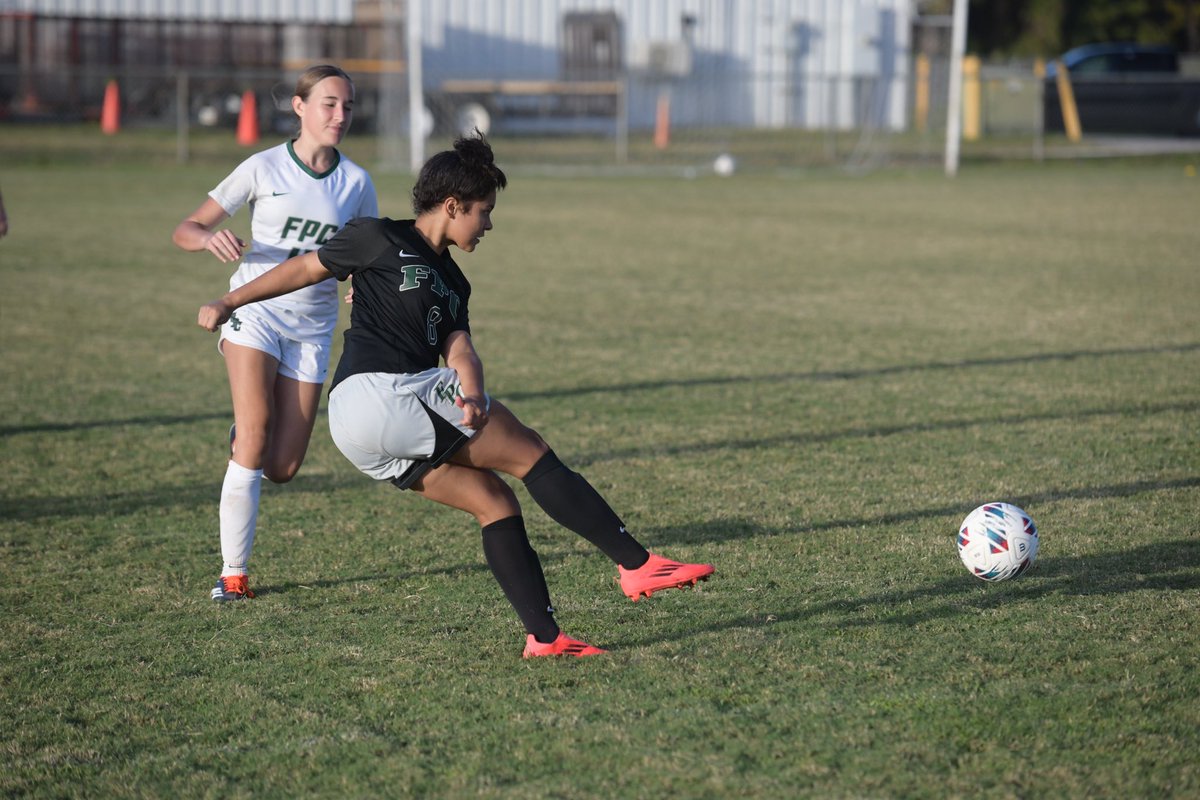Junior, Isa Kummernes looks healthy and has had a fantastic start to the season! She’s a midfielder and loves to make plays and be on the ball. We can’t wait to see what she will do this season!!!