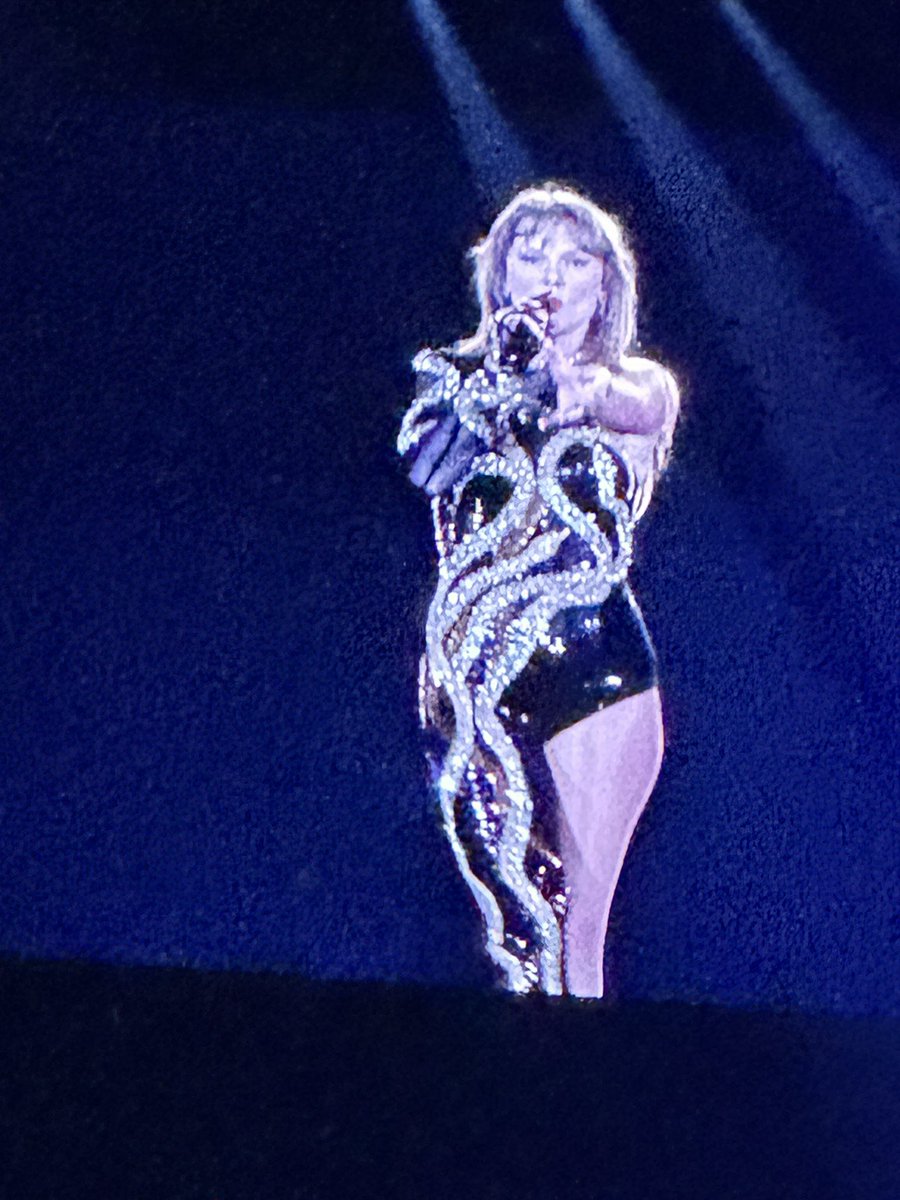 Whore4Kells's tweet photo. Late post….Taylor was phenomenal 💜 #ErasTour #NOLA https://t.co/PAbvgQimkM