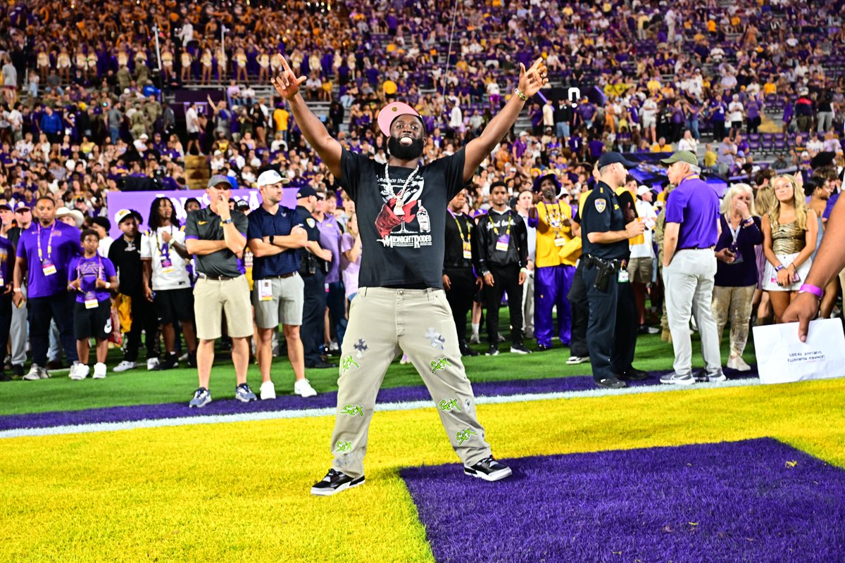 LSUfootball's tweet image. BUGA | 7 

@_fournette