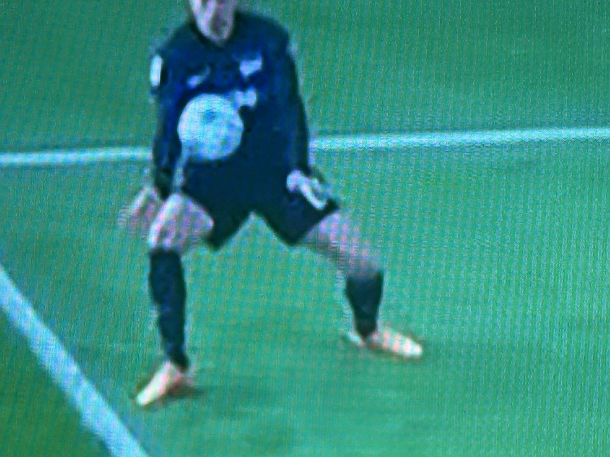 graefe_manuel's tweet image. #Bundesliga2 #SVDBSC 1:2 #Hertha #Schiedsrichter gibt Tor.
#VAR soll bei glasklaren! Fehlern eingreifen-wie Kircher zu Recht betonte!Hier doch nicht!Vielleicht(!) Arm,aber nicht zu sehen..
Kein Darmstädter(4!) mit freien Blick sieht/reklamiert Hand-warum wohl nicht?! Weil Brust..