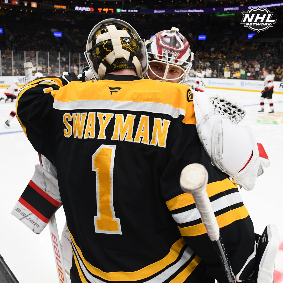 NHLMedia's tweet image. The return of the goalie hug!