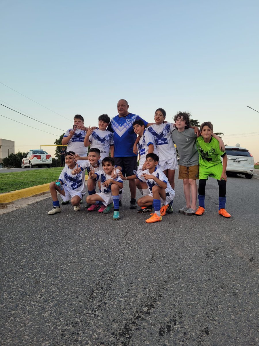 La piel rara te ponen estos cracks ! 
Que felicidad alentarlos, generan cosas que de jugador hacía mucho no sentía 👏💪vamos la 13 MIEDO A NADA, SOMOS TALLERES