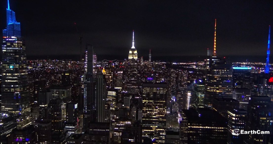 The current air quality index in some monitors has now reached 201 (Very Unhealthy). <a href="/NYSDEC/">New York State Dept. of Environmental Conservation</a> has issued an Air Quality Health Advisory that remains in effect through tomorrow.

Where it’s showing Very Unhealthy levels, everyone is at risk. Serious health effects are possible.