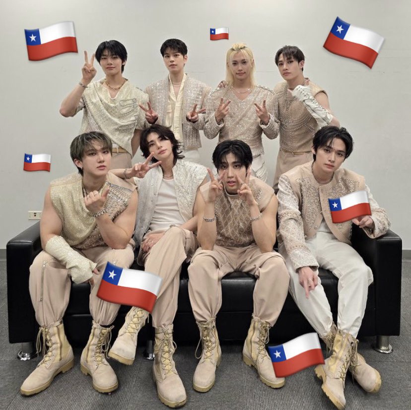 conscavo's tweet photo. 💙💙🤍🤍♥️♥️ q viva mi país @dgmedios @Stray_Kids #StraykidsChile #straykids #Chileskz #ChileWantsToBeDominATEd https://t.co/EM7JpDzRGg