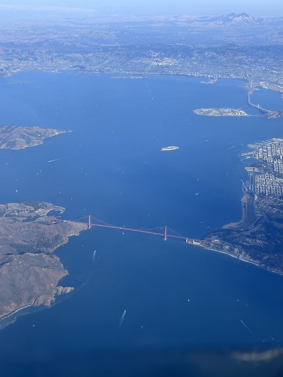 San Francisco! 

What a welcome sight coming into #sanfancisco seeing the #goldengatebridge and #alcatraz. 

Best start to a quick tour of San Fran, Los Angeles and Vegas! 

#travel #britishairways #firstclasstravel #workperks #westcoasttour #unitedstates #travelphotography
