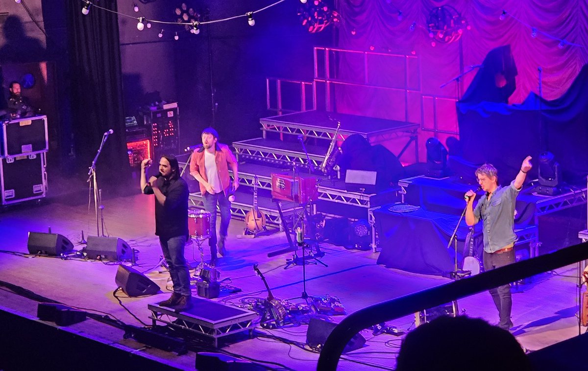 Thedesian_Josh's tweet photo. Another fantastic opportunity to watch the AMAZING @bellowheaduk live @ Portsmouth Guildhall with support from the ever wonderful @TheLongestJohns this eve! 🎻 🎶 https://t.co/tqd8vPpz5L