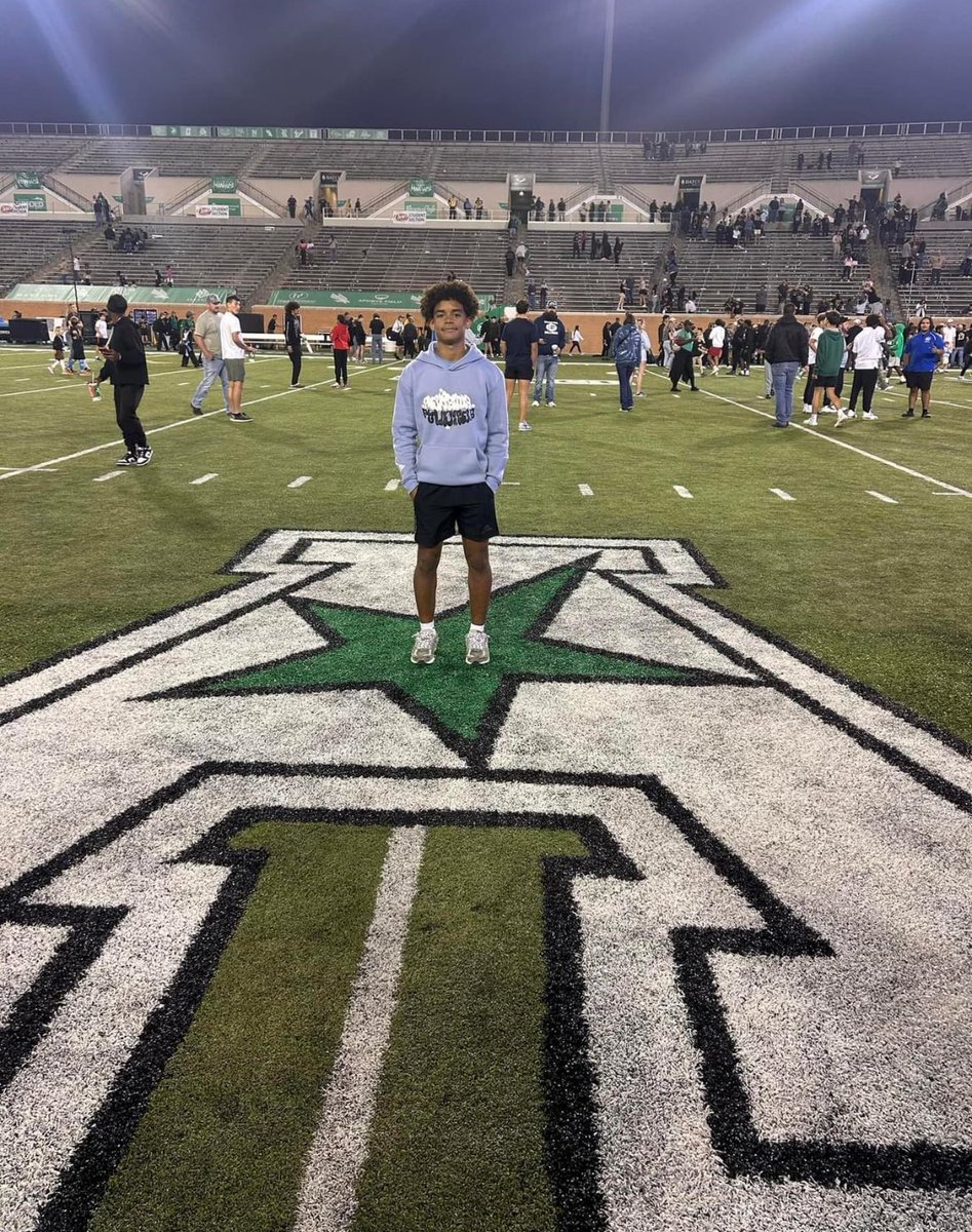 ryelin_johnson's tweet photo. Good atmosphere glad to receive and invite to the university of north Texas game!! @Dtsheffield3 @TrustMyEyesO @coachcooper_mhs @josh_bolfing @MHSBearFB https://t.co/QOm6fM8rDK