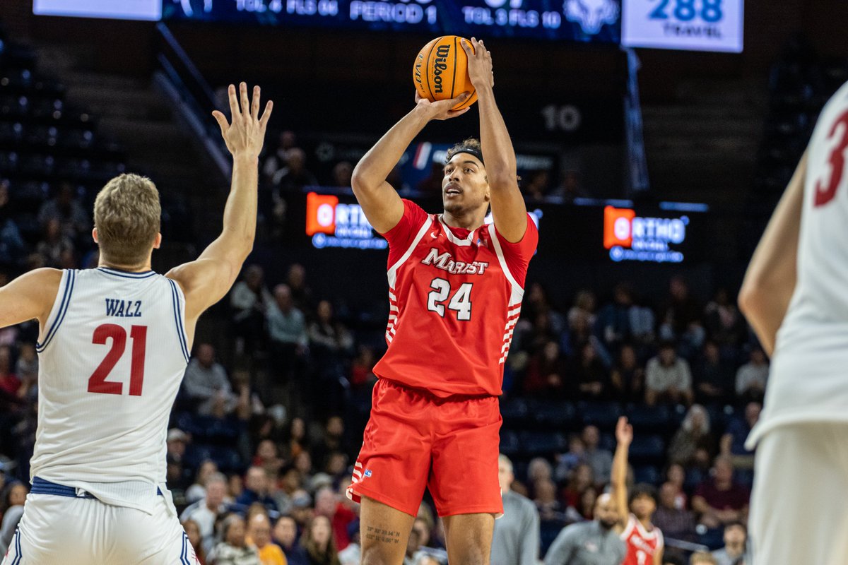 Jackson Price is up to a career-high 20 points and six three-pointers 🔥

📺 tinyurl.com/53rfwye6