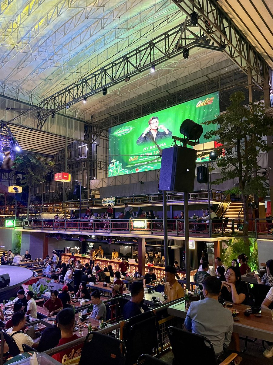 wenhlowskyj's tweet photo. Great night out with the #DreamTeam 

#BevFoodTrading #ThaiBev #ChangMusicConnection #TheKingdomOfWonder https://t.co/Hd0IlHMitj