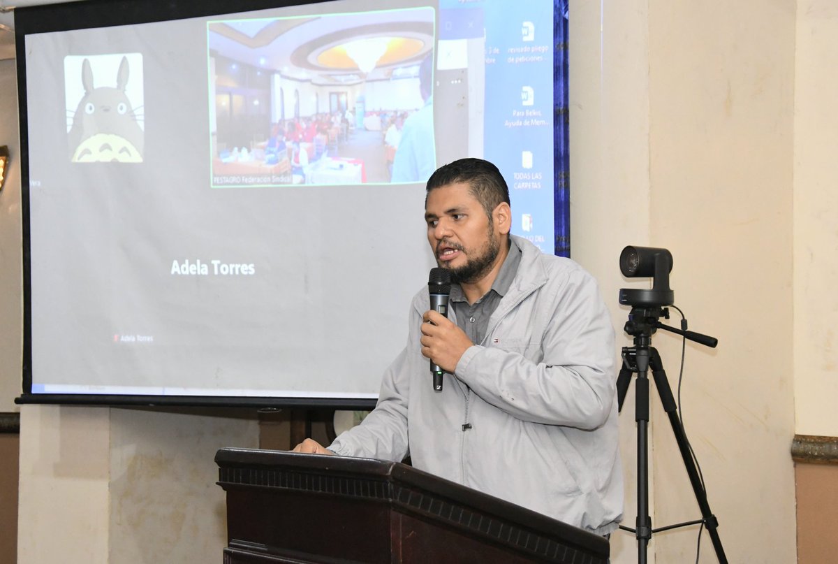 PinedaBayronHN's tweet photo. El gobierno solidario de la presidenta @XiomaraCastroZ a través de @Trabajohn bajo la administración del ministro @Javfer10 establece un diálogo permanente con la principal Federación Agrícola de🇭🇳 #FESTAGRO a fin de plantear los retos y responsabilidades comunes para garantizar mejores condiciones laborales para los #obreros agrícolas.🧵
