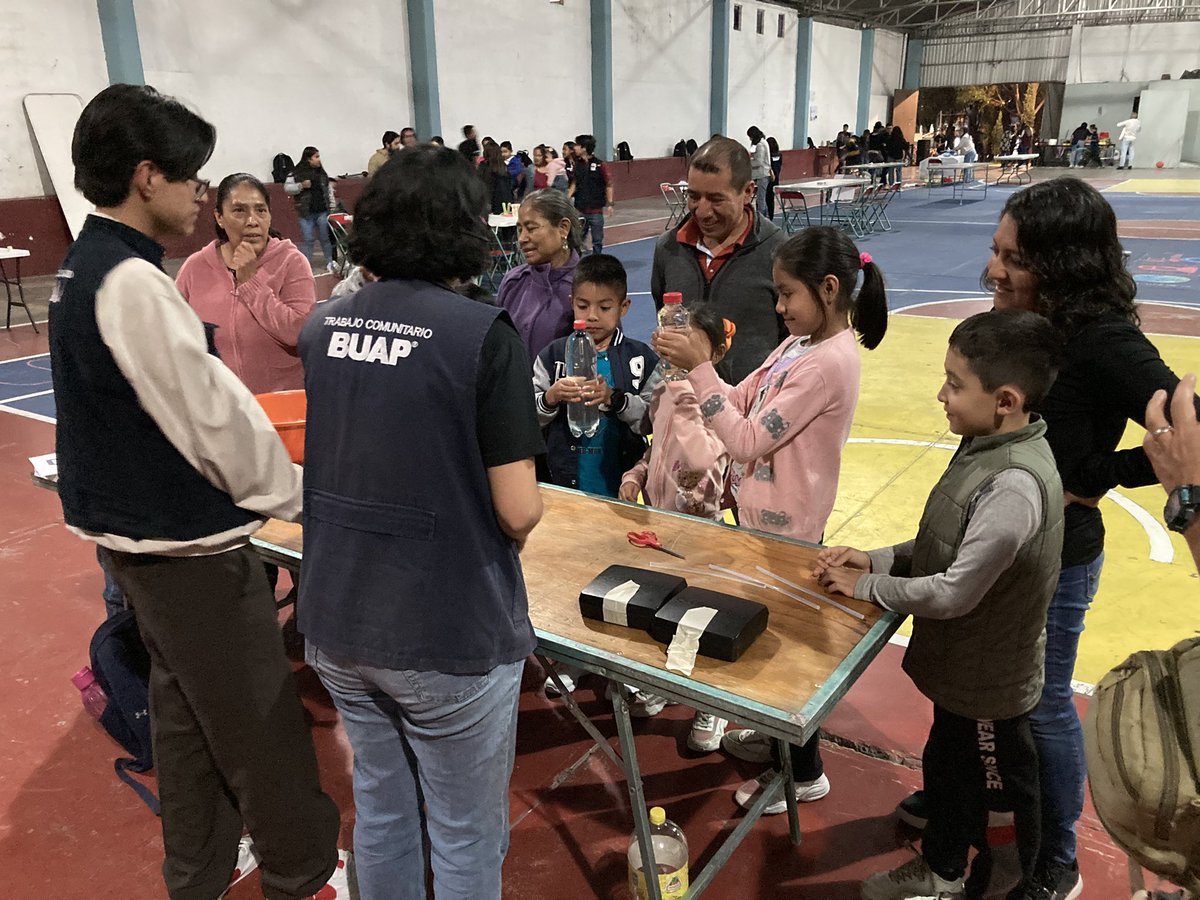 NdE_CUPS's tweet photo. Noche de las Estrellas en San Bernardino Tlaxcalancingo.

#NdE2024 #MarieCurie #Andrómeda #Hubble https://t.co/Qo880RUBv8