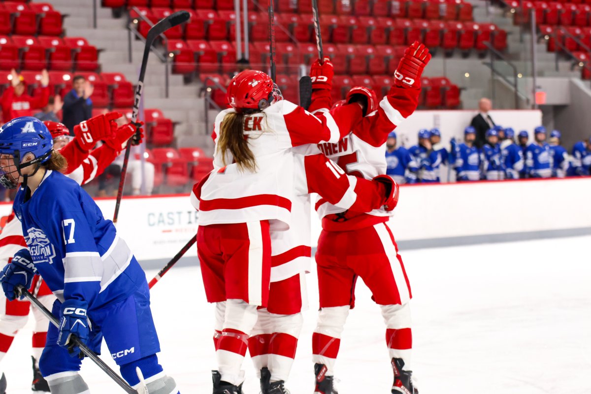 sacredheartwih's tweet photo. First period frames 📸 https://t.co/2tBDVuGHxG