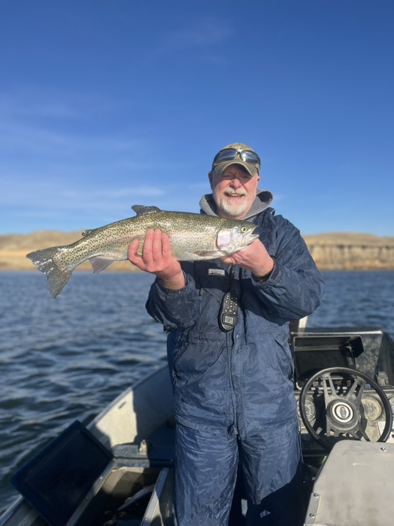CarterLOCKdIn's tweet photo. Was a good day on the water this November, with dad catching a nice rainbow, we got some nice Walleye , and his long time friend and our family friend, Cyril! Makin memories! Always #LOCKDIN #Catchingeyes #cuttinwaves repping #LOCKDINation @LiveLockdIn https://t.co/Zo3eUzUPCo