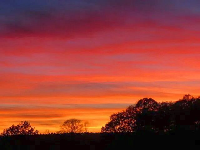 Big skies and beautiful sunsets on Manitoulin Island #manitoulinmagic buff.ly/3CjMfbq  #sunsets #travel #manitoulinmagic