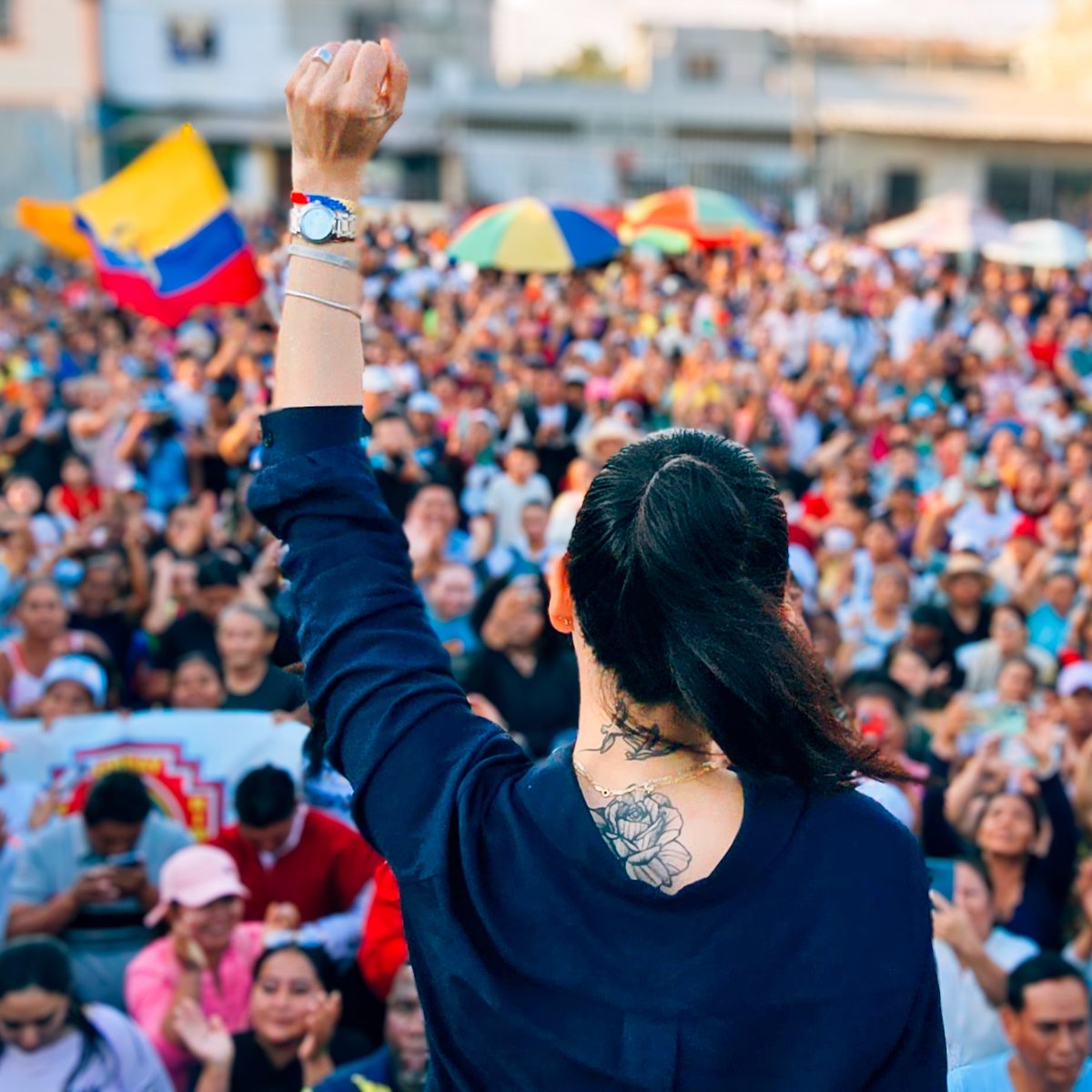 LuisaGonzalezEc's tweet photo. Así se siente el poder en la gente. ♥️ 

Gracias por tanto amor y esperanza, mi querido Guasmo Sur! https://t.co/vJPv924rzV