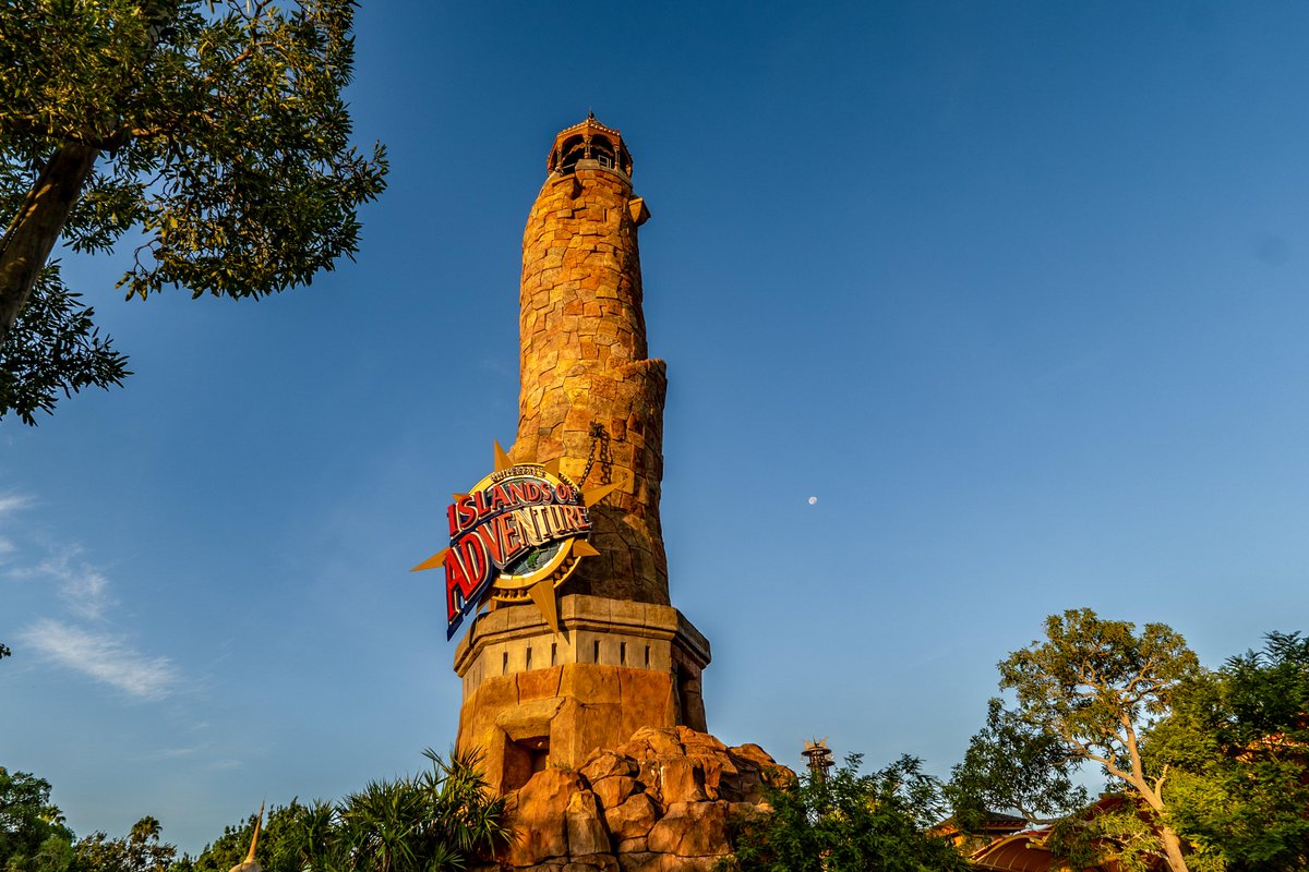 UniversalORL's tweet photo. Live, laugh, lighthouse. https://t.co/CJrl8GYRRf