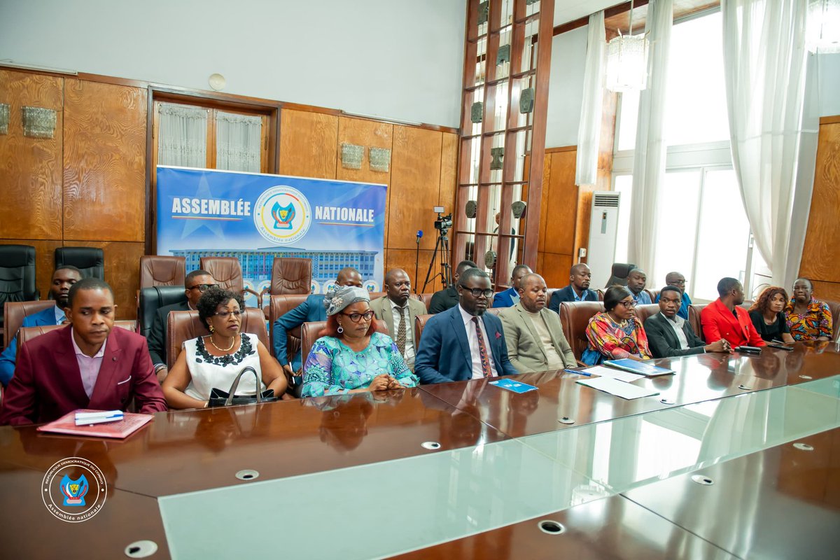 Le président de la Assemblée nationale,le professeur Vital Kamerhre à échange avec la délégation syndicale de la RTNC ce vendredi 8 Novembre