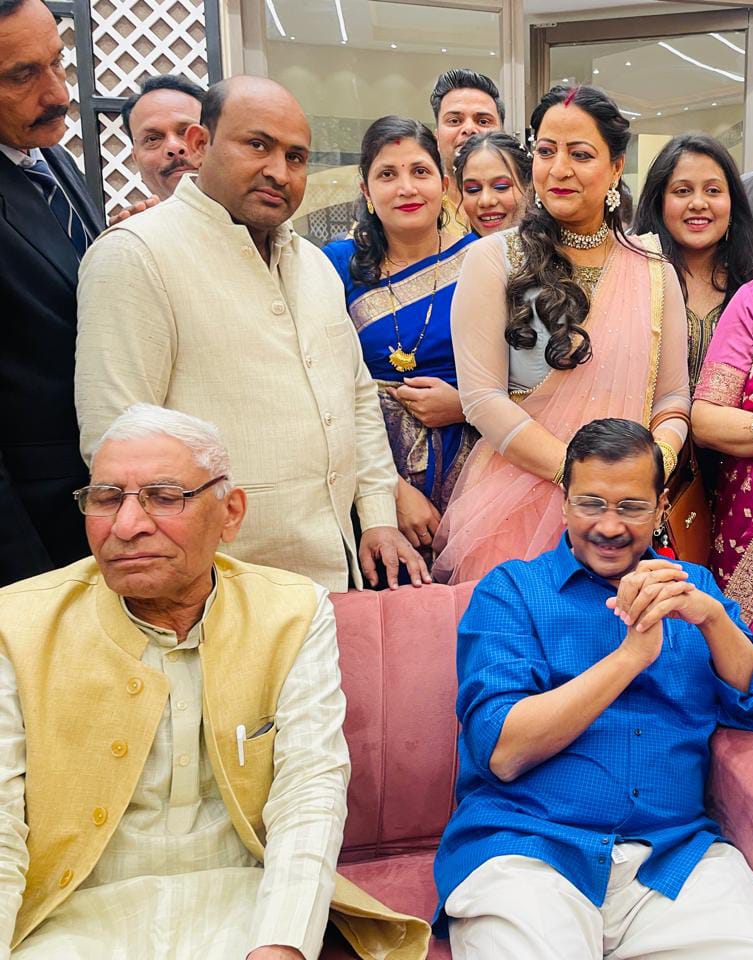 आम आदमी पार्टी में शुरुआती दिनों के संघर्षशील साथी, कर्मठ, जुझारू, वरिष्ठ नेता, मुख्यमंत्री प्रतिनिधि, संगठन मंत्री करावल नगर विधानसभा जनाब <a href="/Ch_AnwarAli/">Chaudhary Anwar Ali AAP</a> साहब को जन्मदिन की हार्दिक शुभकामनाएं व बधाई

<a href="/AapKaGopalRai/">Gopal Rai</a> <a href="/ipathak25/">Durgesh Pathak</a>