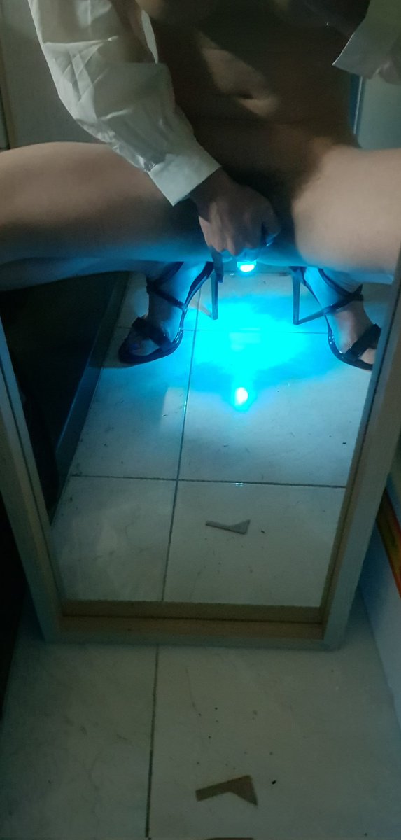 오늘은 급 하고싶어져서 갔어요ㅎ
위대하고 우월하고 신성스러운 남성분들의 역겹고 더럽고 냄세나고 천하고 대가리 정액으로 가득찬 겨우 발닦개나하는 똥딧불이 음란암퇘지년 이선이입니다.
마음껏 능욕해주시고 쌍욕해주시고 더러운 쓰레기 냄세나는 푸세식 화장실 취급 부탁드립니다.