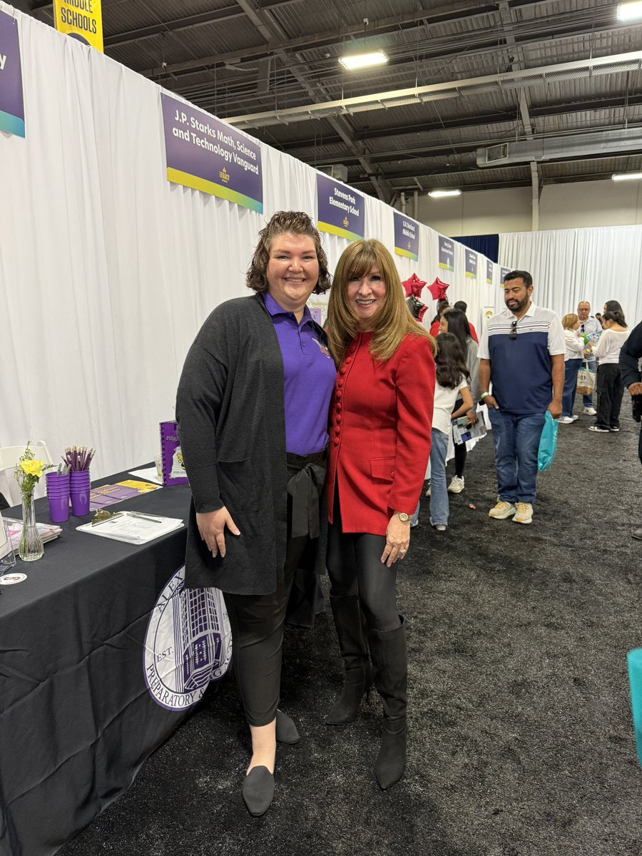 At Discover DallasISD…Looking to recruit incoming 6th graders families to the TAG Academy in Spence’s Hornet Hive!!!!!@JuanCordobaDISD <a href="/RyanZysk/">Ryan Zysk</a> <a href="/dallasschools/">Dallas ISD</a> <a href="/DallasISDSupt/">Dr. Stephanie S. Elizalde</a>