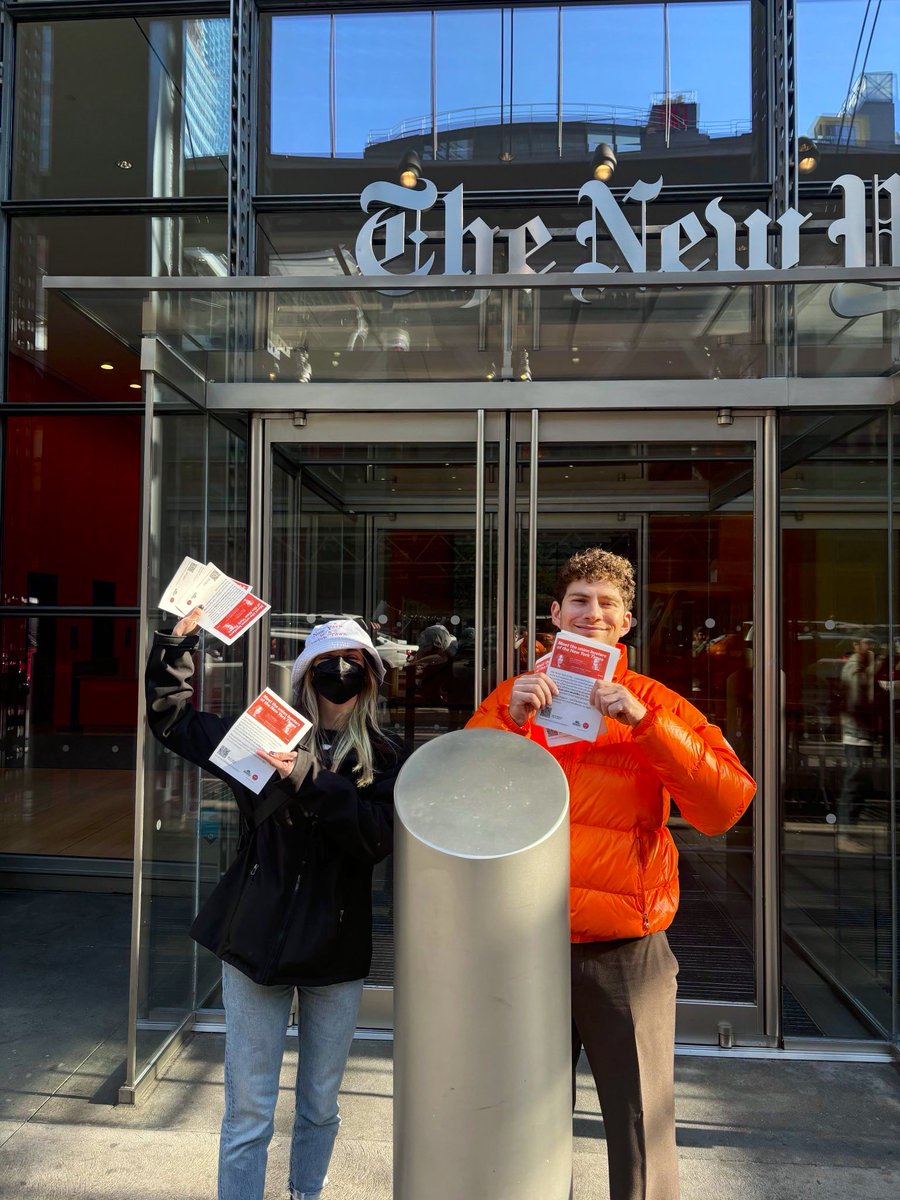 NYTGuildTech's tweet image. Strikes don’t stop when the weekend starts!

The Times Tech Guild spent Saturday morning outside @nytimes HQ, letting NYC know how they can support our fight! 🔥✊🔥