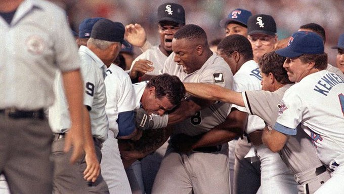 Frank Thomas reacts as Gino Petralli bites Bo Jackson during the Ryan-Venture "incident".
It wasn't a brawl because Ryan wasn't ejected from this game 🤣