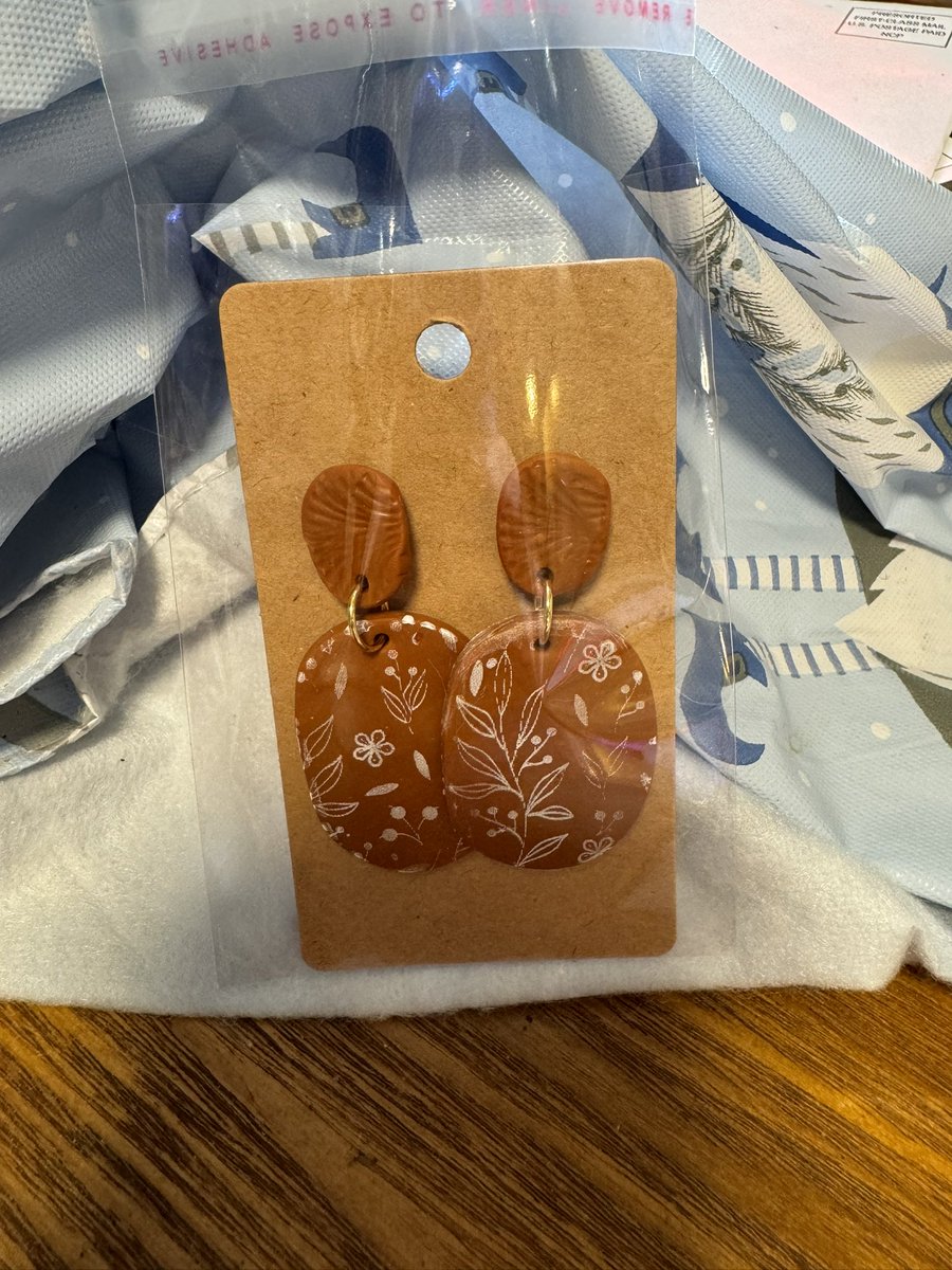 hbrumbaugh4444's tweet photo. New earrings were made today https://t.co/zzgR8GbF4w

#etsy #etsyshop #etsyseller #clayearrings #cheap https://t.co/i0FeM3xcJI