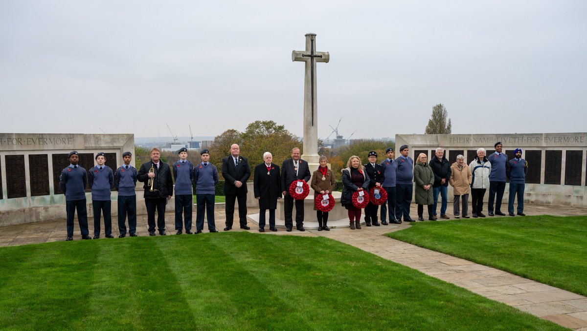 NorthSeaMermaid's tweet photo. Today we remembered those who gave their lives for our Freedom at Charlton cemetery &amp; yesterday at the Commonwealth War Graves, Greenwich Cemetery, Well Hall Road. @Cllrjfahy @LakshanSaldin @jovan https://t.co/gWwnBR0xX4