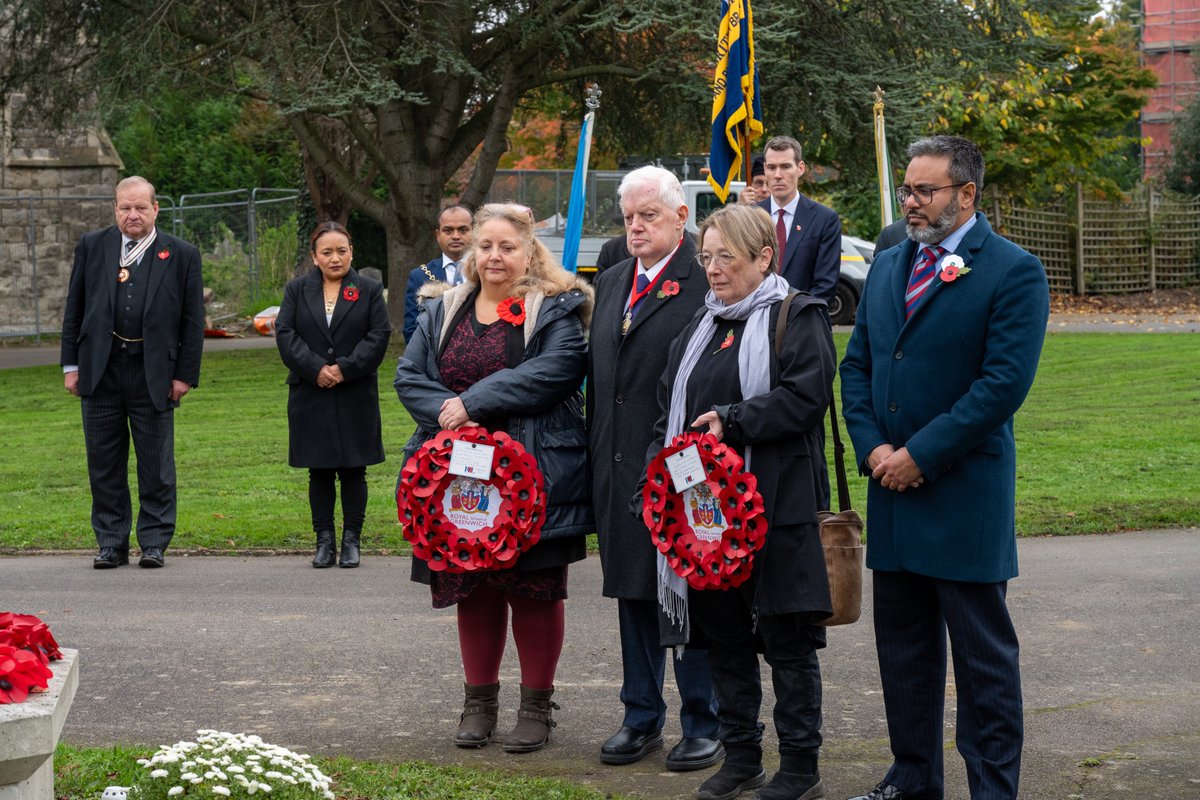 NorthSeaMermaid's tweet photo. Today we remembered those who gave their lives for our Freedom at Charlton cemetery &amp; yesterday at the Commonwealth War Graves, Greenwich Cemetery, Well Hall Road. @Cllrjfahy @LakshanSaldin @jovan https://t.co/gWwnBR0xX4